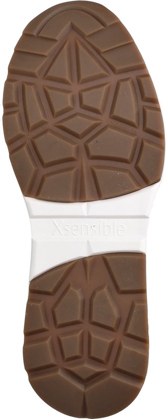Bruine rubberen zool met geometrisch profiel en Xsensible-logo.