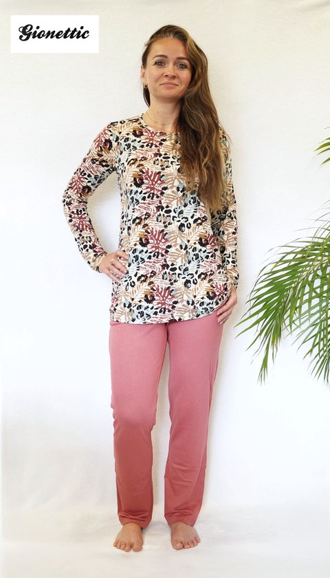Korte damespyjama met korte broek en shirt met lange mouwen • Alle pyjamas Korte damespyjama met korte broek en shirt met lange mouwen • Alle pyjamas