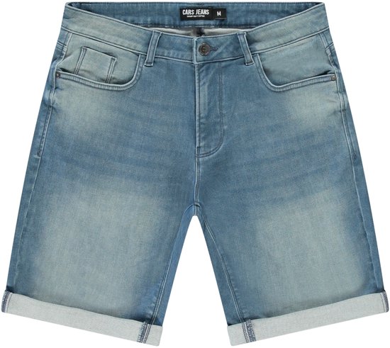 Spijkerbroek short met lichte wassing, vijf zakken en opgerolde pijpen. Label 'Cars Jeans' op de tailleband.