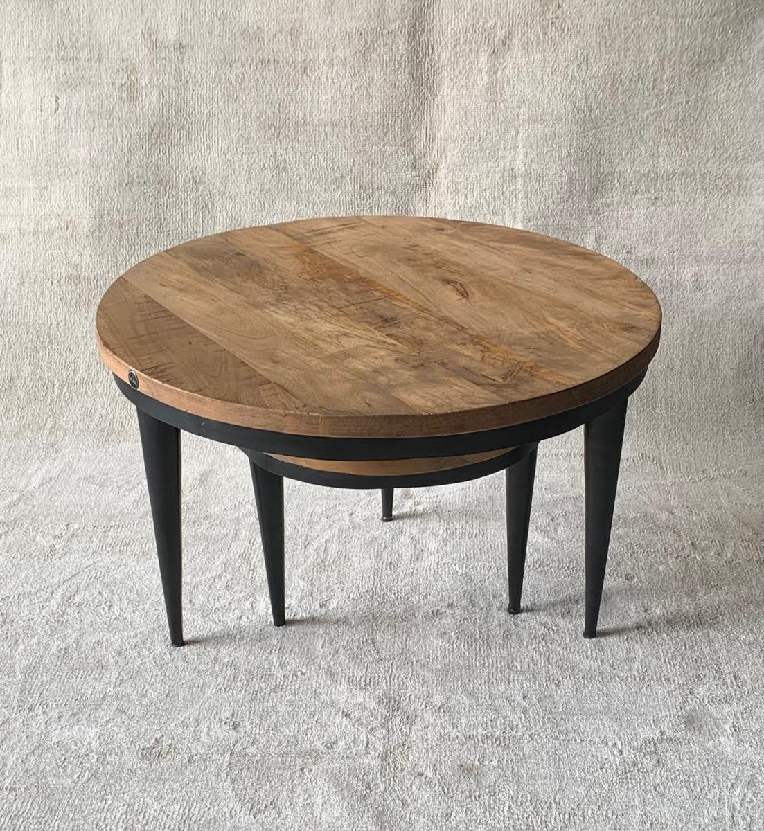 Salontafelset – Set van 2 – Mangohout & Zwart Metaal – Industrieel Design - 70x70x41