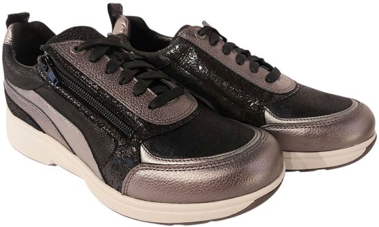 Grijze en zwarte dames sneakers met rits en veters, zilverkleurige details.