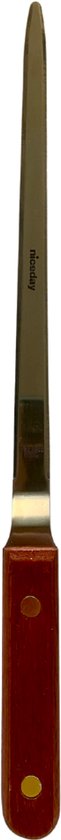 Metalen briefopener met een roodbruin houten handvat, bevestigd met twee klinknagels.