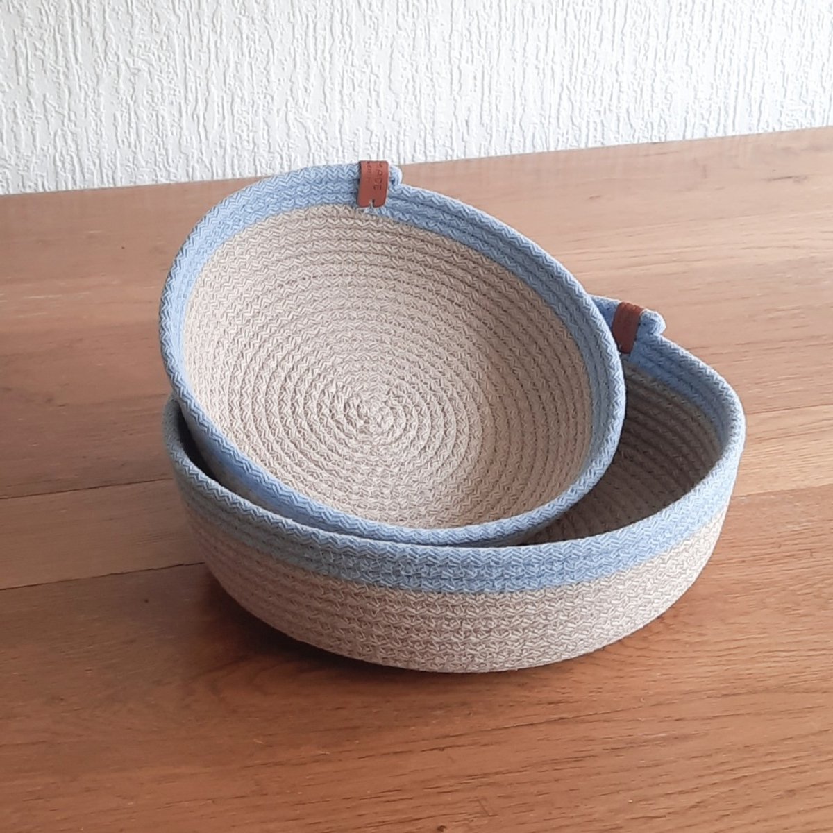 Hobbygaren – Handgemaakte Opbergmanden Set – Lichtblauw met Beige – Gevlochten Gerecycled Katoen – 23x6 & 29x9 cm – Duurzaam – Mandjes voor Babykamer, Keuken of Cadeau