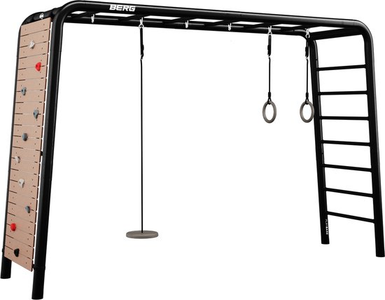 Zwart BERG speeltoestel met klimwand, touw, ringen en ladder, geïsoleerd op witte achtergrond.