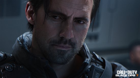 Close-up van een man met baard en intense blik.