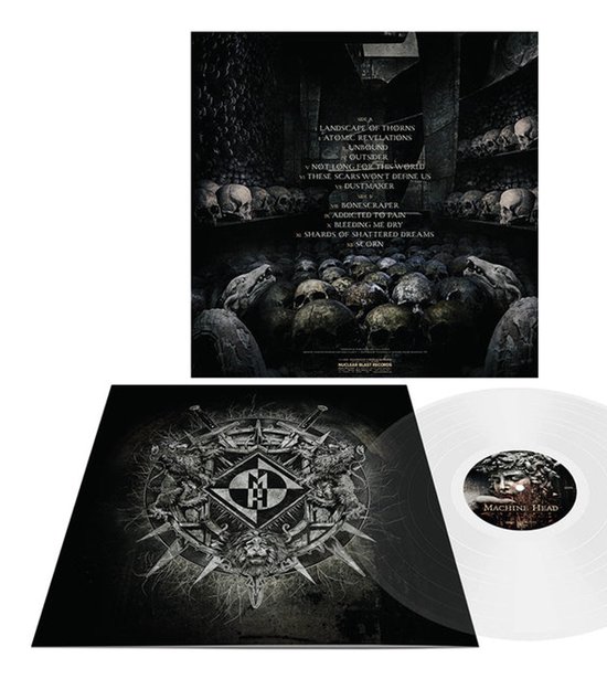Achterkant van de albumhoes met tracklist en een donkere scène met schedels. Rechts een transparante vinylplaat met Machine Head logo.