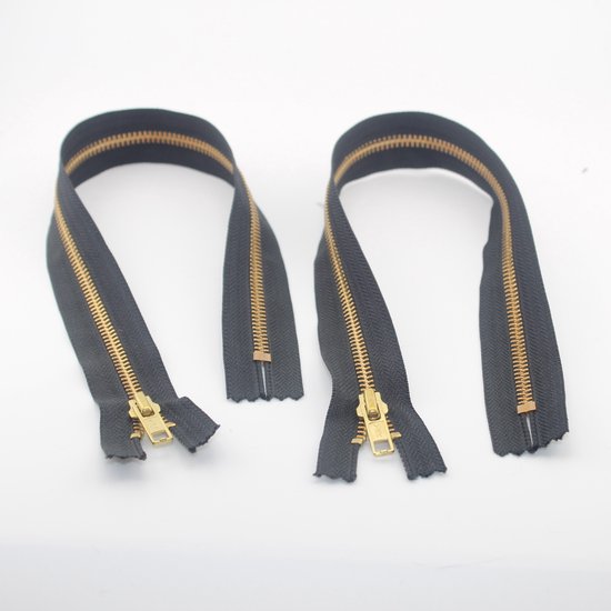 2 Stuks NIET-DEELBARE YKK METAAL RITSEN, Lengte 43CM, Maat 5, Merk YKK - TOP KWALITEIT, Kleur ZWART/GOUD