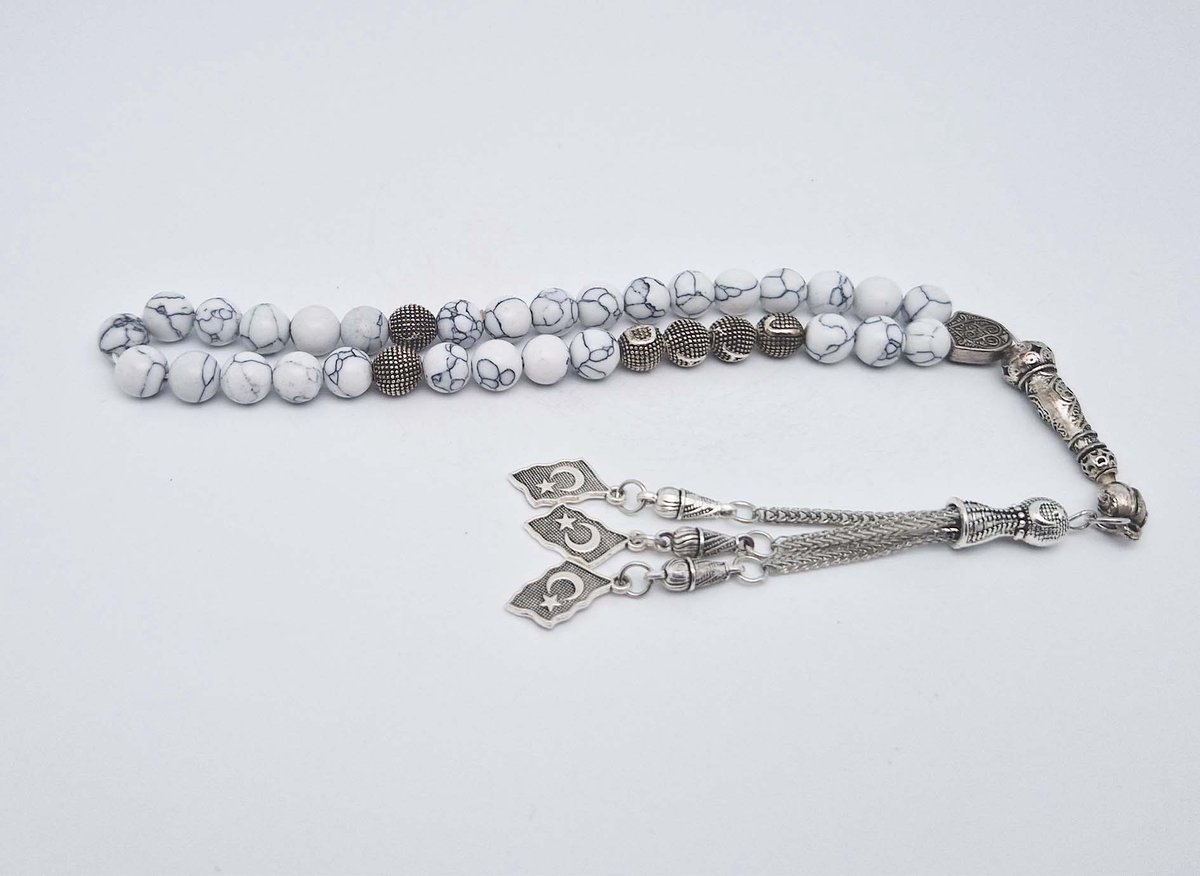 Handgemaakte naam tasbih 33 Kralen Natuursteen “Howlite Wit” - met metaal tassel- Met je naam of de naam van uw geliefde- 8 mm diameter van de korrel