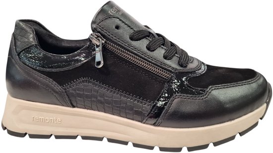 Zwarte sneaker met veters, rits en crocoprint details, beige zool.