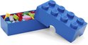 Blauwe LEGO opbergdoos, open, met diverse kleine gekleurde LEGO stenen erin. Het deksel ligt ernaast.