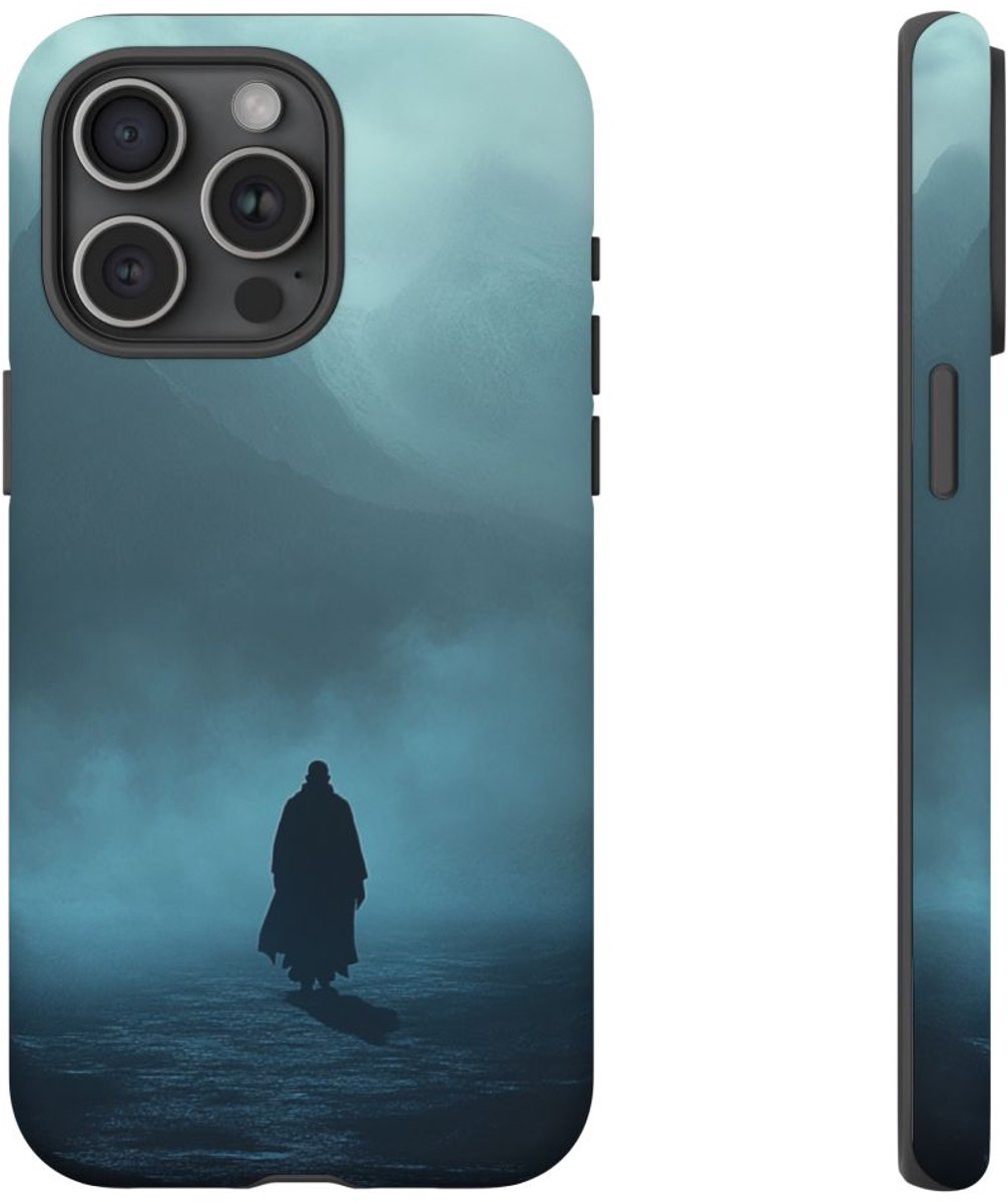 Schimmige Gestalte in Nevel – Telefoonhoesje Geschikt voor iPhone 15 Pro Max