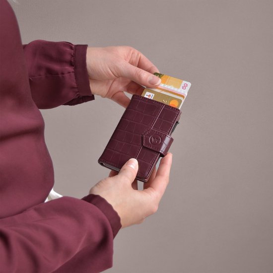 Prowallet Plus – Croco Bordeaux – Porte-cartes RFID – Portefeuille compact avec porte-cartes coulissant – Pour 8 cartes, billets et monnaie – Aluminium et simili cuir – Coffret cadeau de luxe – Femme