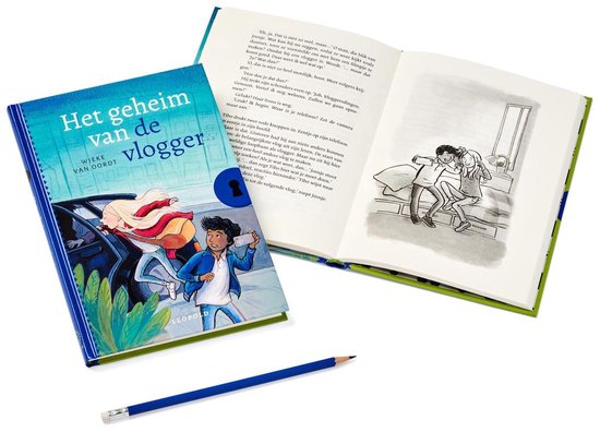 Boek en openliggend boek, met blauwe kaft en illustratie van rennende Joosje en filmer Tibo.
