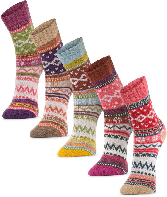Vijf dames enkelsokken met diverse gebreide fair isle patronen in roze, paars, groen, geel en blauw.