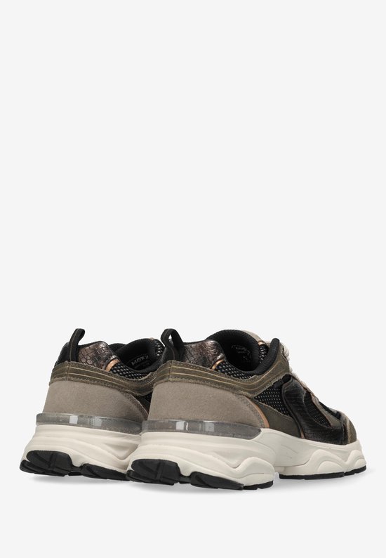 Achterkant van dames sneakers in groen, grijs en bruin, met snake-print en beige dikke zolen.