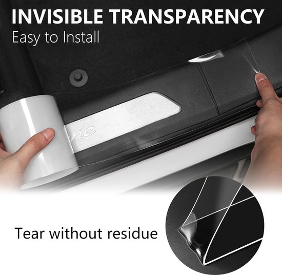 Transparante beschermfolie wordt op de dorpel van een auto aangebracht. "Invisible Transparency", "Easy to Install".