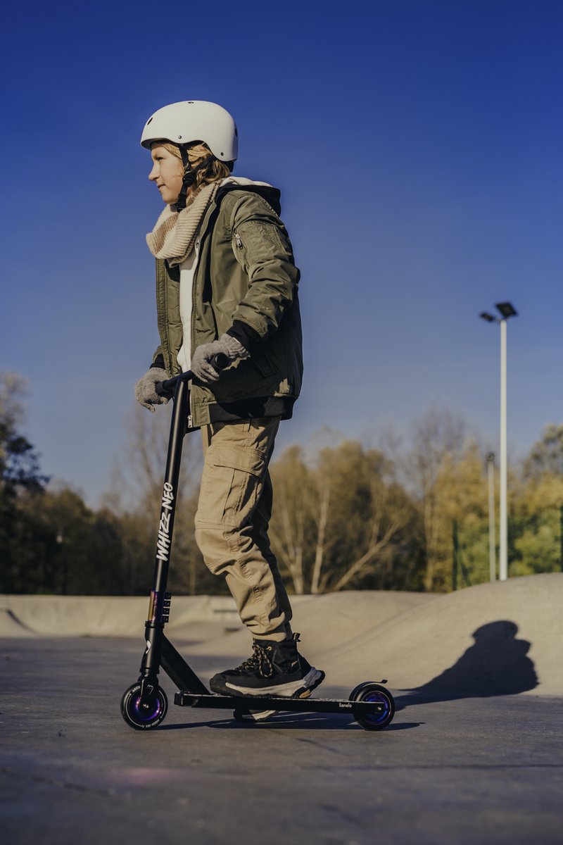 Lionelo Whizz - Step - 110mm - T-Bar - 100KG - voor Jongens en Meisjes - Steel rem - Kinderstepjes — afbeelding 4