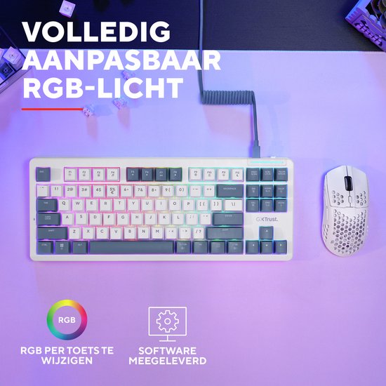 Wit gaming toetsenbord met vol-aanpasbaar RGB-licht, met muis op paars ondergrond. Software meegeleverd.
