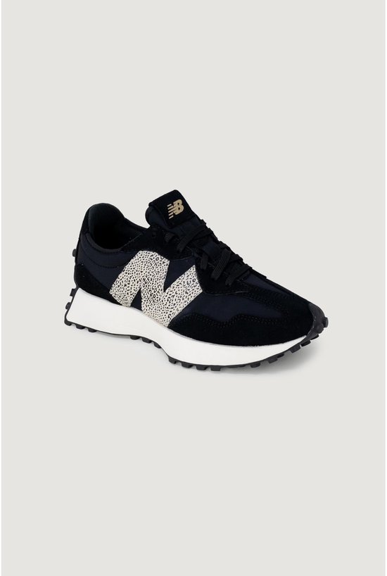 Zwarte New Balance 327 sneaker met beige luipaardprint N-logo en witte zool.
