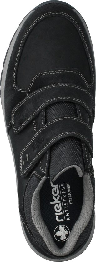 Zwarte Rieker sneaker, bovenaanzicht met drie klittenbandsluitingen en 'Rieker Antistress Extra Wide' binnenzool.