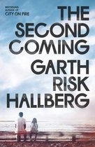 Boekhoes voor 'The Second Coming' door Garth Risk Hallberg. Twee figuren op een bankje kijken naar de zee.
