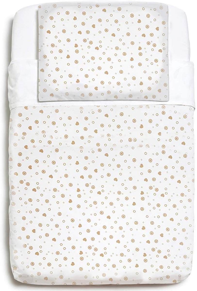 4-delige Wieg Beddengoedset – 100% Katoen – Hoeslaken 83x50 + Dekbedovertrek + Kussensloop + Dekbed – Wit met Gouden Hartjes Motief | Perfect Kado – foto 3