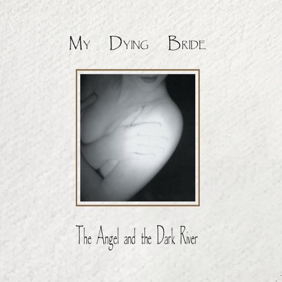 Albumhoes van 'The Angel and the Dark River' van My Dying Bride. Zwart-wit afbeelding van een vrouw. My Dying Bride.