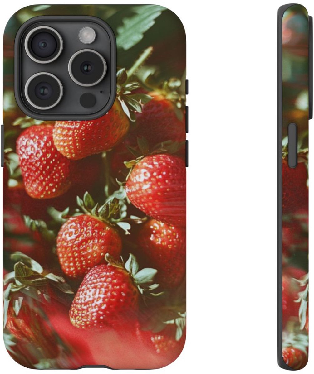 Frisse Rode Aardbeien in Cluster – Telefoonhoesje Geschikt voor iPhone 15 Pro