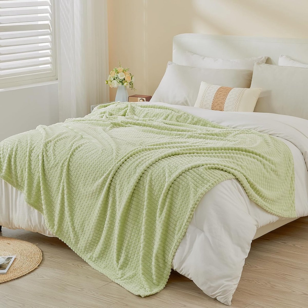 Famanu Luxe flanellen fleece deken voor bank en bed - Zachte, pluche en warme deken met geometrisch design (saliegroen, 150 x 203 cm)