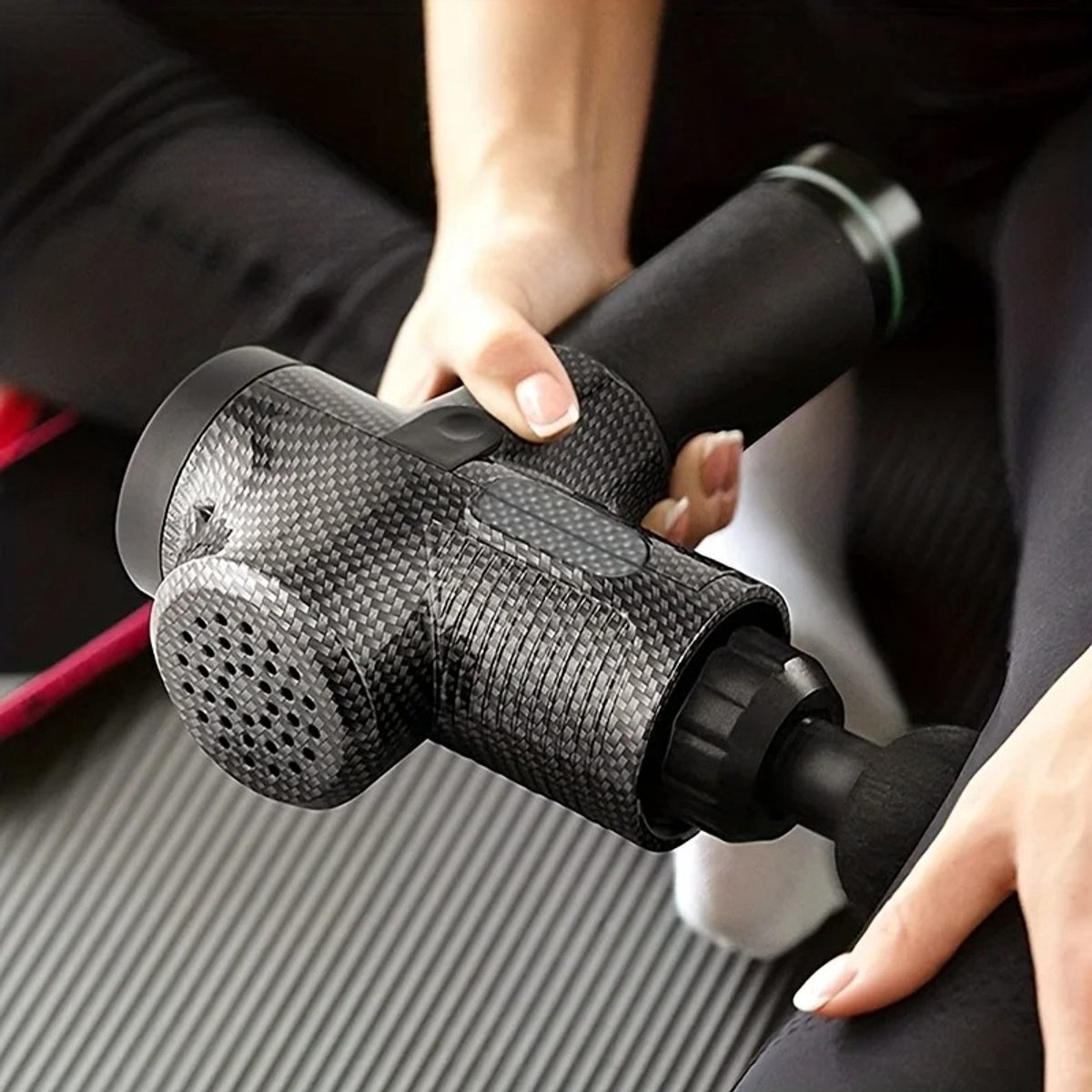 Afbeelding 2 van Grokos - Massage Gun - Massage Pistool - Inclusief Koffer en 6 Opzetstukken - Krachtig en Draadloos Sport en Relax Massage Apparaat - Massageapparaten