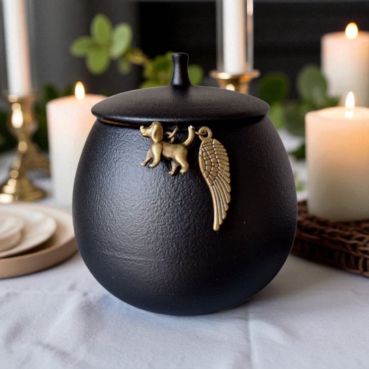 Mini urn Hond - Met keepsake hangertjes – Een liefdevolle herinnering aan jouw hond - 5 x H 9 CM - Honden urn - Zwart - Keramiek - Moderne urn - Crematie urn - As urn - Urn voor hond