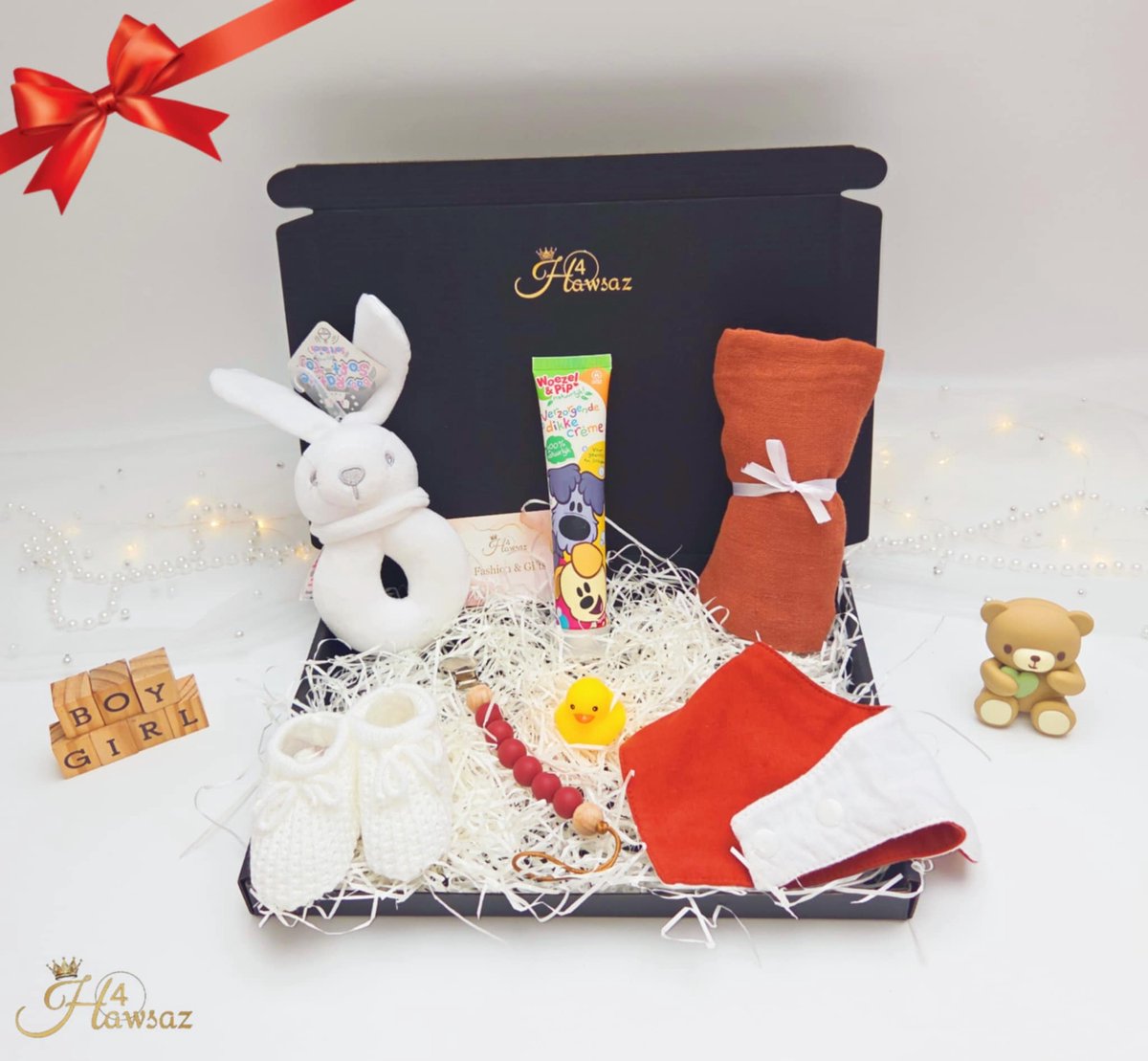 Goedkoopste Luxe Geboorte Cadeaubox Grijs - Hawsaz.nl kraamcadeaus - Babygeschenkset - Babyverzorging - Genderneutraal cadeau - Rammelaar/Bijtring - Gepersonaliseerde cadeaus - Speenkoord - Slabbetje - Babyset - Babyshower