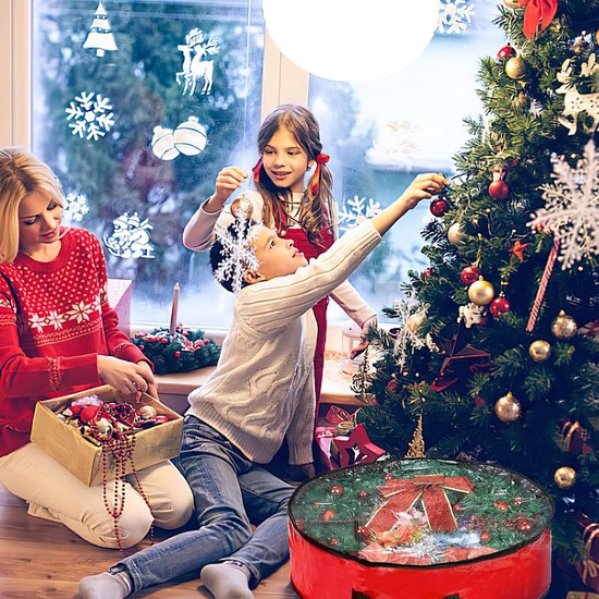 Een kerstkrans gemaakt van groene handjes met een rode crêpepaperen Een kerstkrans gemaakt van groene handjes met een rode crêpepaperen