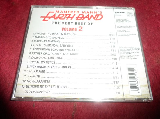 Achterkant van CD-hoesje van Manfred Mann's Earth Band, Volume 2 met tracklist en barcode.