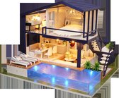 Premium Miniatuur XXL bouwpakket - Bouwpakket - Voor Volwassenen (14+) - Modelbouwpakket - DIY - Poppenhuis – incl. Led Licht, Muziek en bescherming - Swimming Resort
