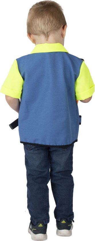 Achterkant jongen met gele helm, geel/blauw bouwvakkersvest, spijkerbroek en speelgoedgereedschap.