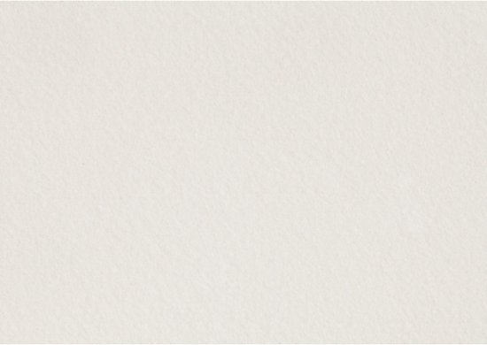 Stukje off-white hobbyvilt, textuur van vezels zichtbaar.