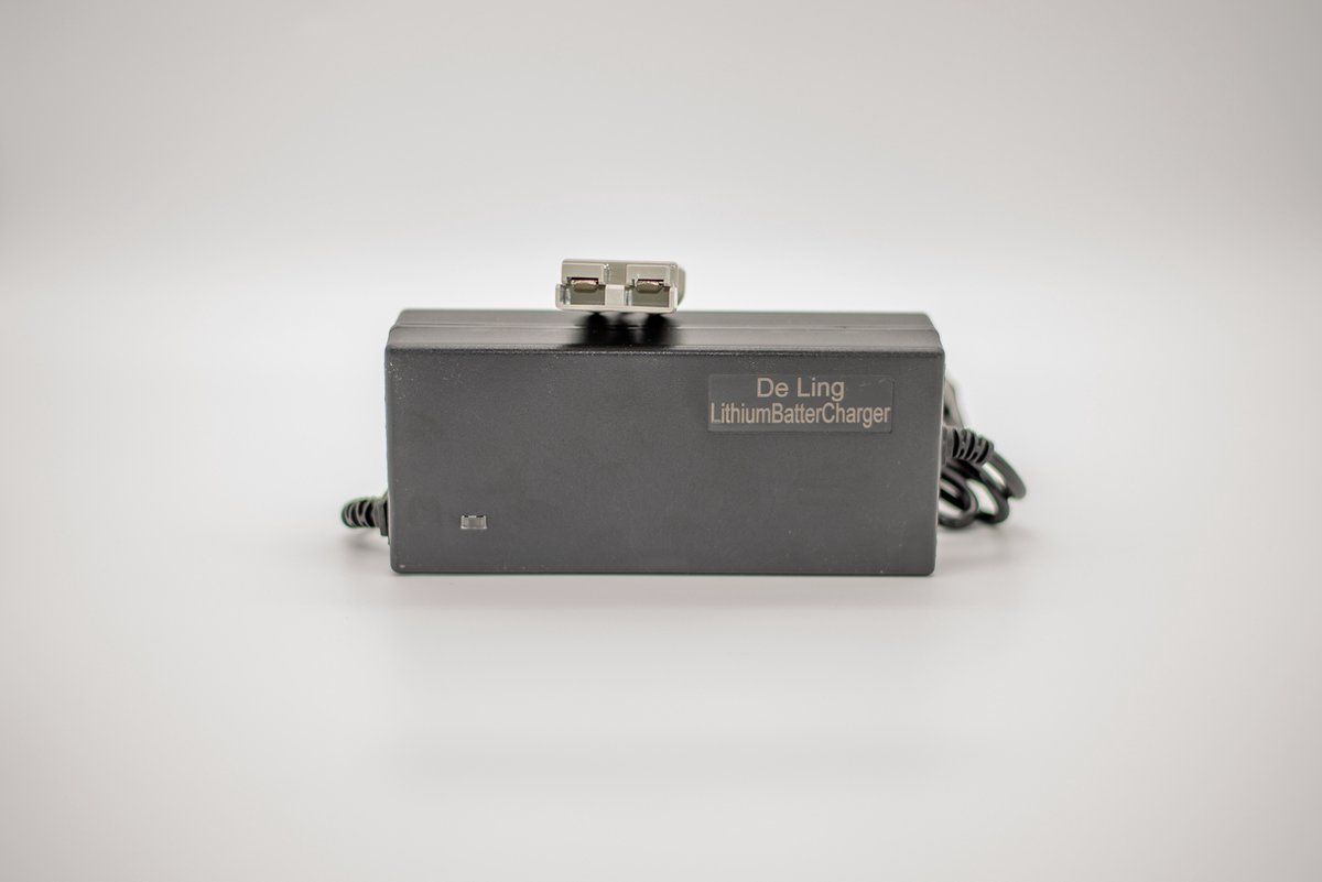 Accu Oplader 12V 10A voor LiFePO4 accu