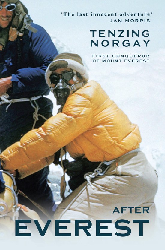 Tenzing Norgay, de eerste veroveraar van de Mount Everest, op de berg in een gele donsjas, bruine broek en skibril.