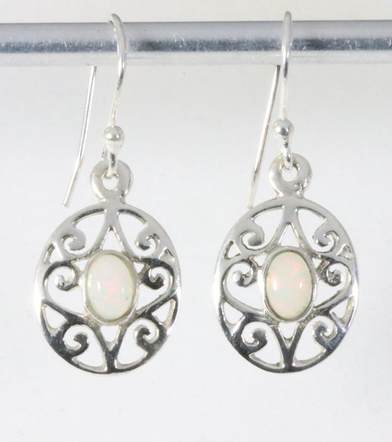 Fijne opengewerkte zilveren oorbellen met Ethiopische opaal