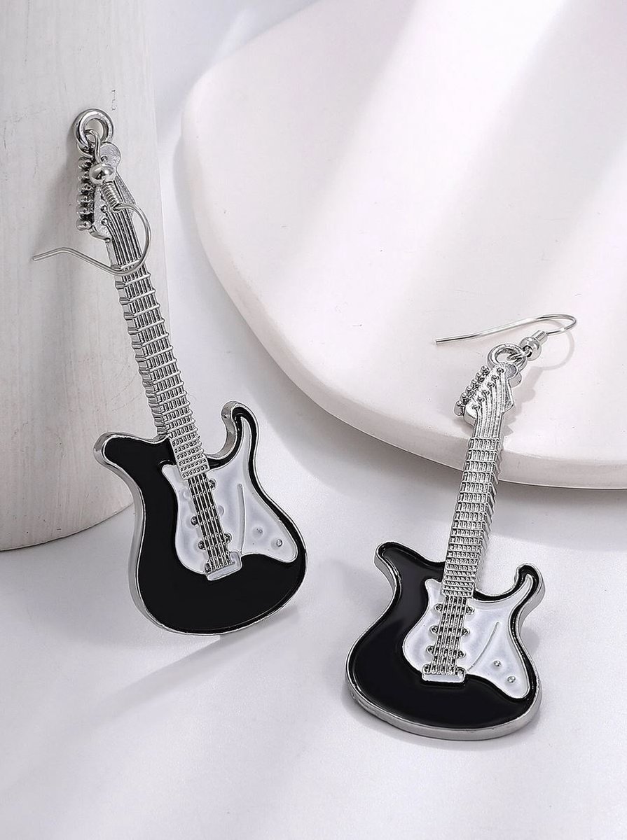 oorbellen gitaar zwart wit