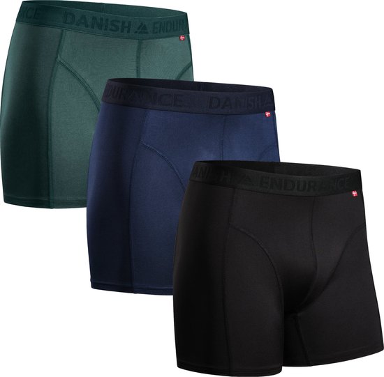Drie boxershorts gestapeld: donkergroen, marineblauw en zwart. Allemaal met donkerblauwe tailleband met logo.