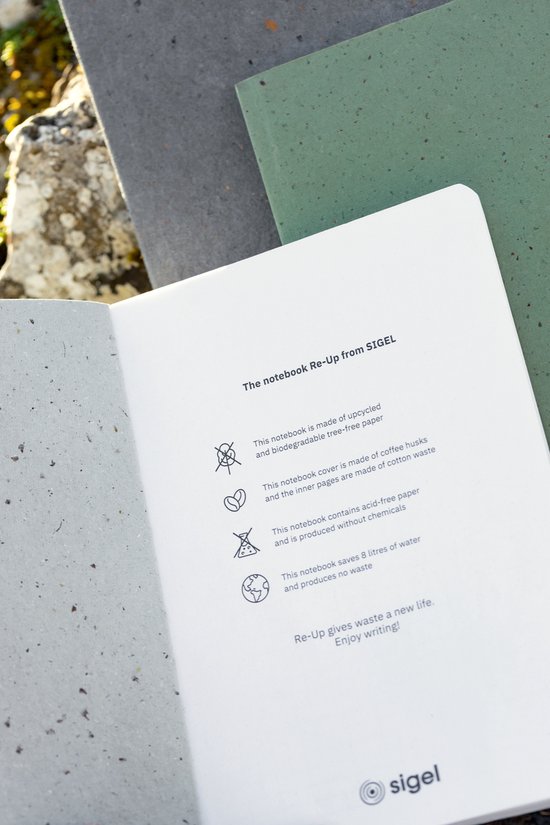 Intérieur d'un carnet Sigel Re-Up avec des informations sur sa durabilité.