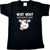 Zwart baby t-shirt met "Wat nou? Koetsiekoetsiekoe" - maat 92 - babyshower, zwanger, cadeautje, kraamcadeau, grappig, geschenk, baby, tekst, bodieke