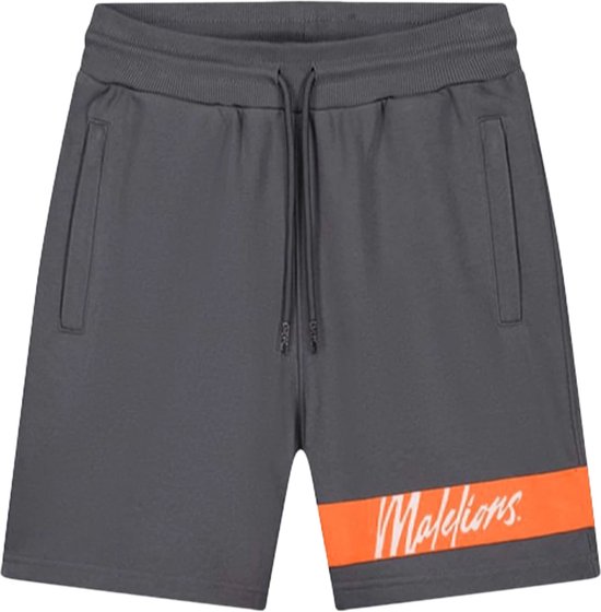 Malelions captain short in de kleur grijs.