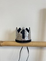 Verjaardagskroon-haarkroon-kroon-verjaardag-zilver-zwart-cakesmash kroon-eerste verjaardag kroon-fotoshoot-jongens kroon-1 jaar
