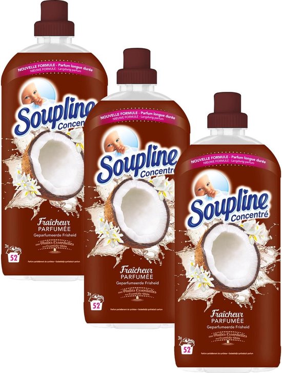 Trois bouteilles d'adoucissant Soupline parfumées aux fleurs blanches et à la noix de coco. Chaque bouteille présente une noix de coco et des fleurs blanches.