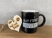 Paperdreams - Beker - Black & White mok - Koffie - But First Coffee - met houten hartje Bedankt