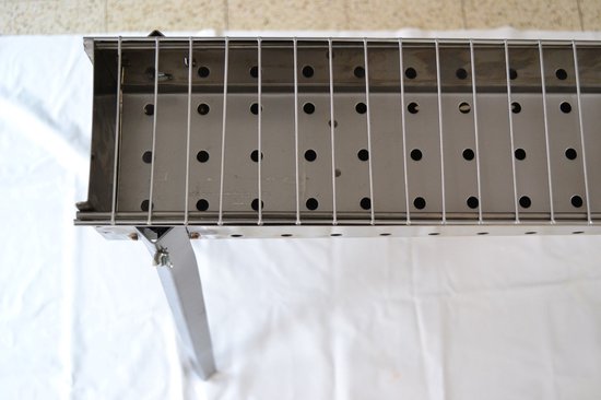 BBQ voor Arrosticini - 82 cm met grill - met houtskool - plaats voor 40 stokjes van MOODZ. — afbeelding 2
