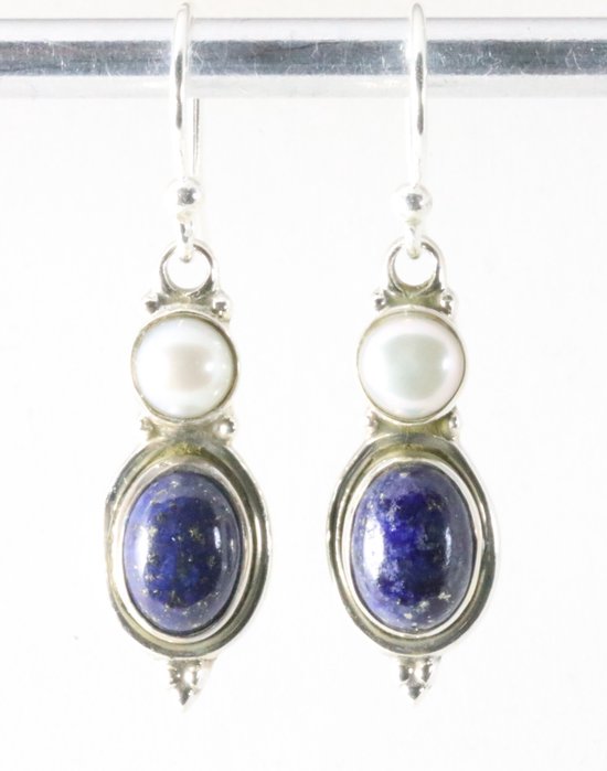 Fijne zilveren oorbellen met lapis lazuli en parel